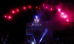 Paris'te 1,5 milyon kişi 2024'ü coşkuyla karşıladı
