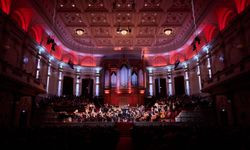 Amsterdam'da sahne alan ilk Türk Filarmoni Orkestrası ayakta alkışlandı