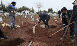 Eskişehir'de bebek cesedi çöplükte bulundu, kimsesizler mezarlığına defnedildi