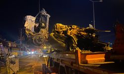 Yenişehir'de alkollü sürücü direğe çarptı: Otomobil hurdaya döndü!