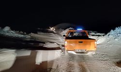Hasköy-Mutki karayolunda tipi alarmı! Mahsur kalan 15 kişi kurtarıldı