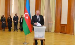 Azerbaycan'da Cumhurbaşkanlığı seçimi: Aliyev ailesi Hankendi'de oy kullandı