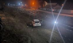 Suluova'da polisin 'dur' ihtarına uymayan otomobil demiryoluna uçtu