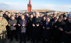 "Asrın Felaketi"nin 1. yılı: Bakan Ersoy, mezarlık ziyaretinde