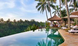 Bali’ye giden yabancı turistler 10 dolar vergi ödeyecek