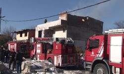 Ataşehir'de metruk binanın çatısı alevlere teslim oldu!