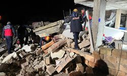 Bozova'da depremde hasar gören ev çöktü: 2 ölü, 8 yaralı!