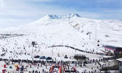 Erciyes Kayak Merkezi'nde rekor: Hafta sonu 125 bin turist ağırlandı!