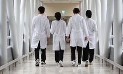 Güney Kore'de doktorların grevi sağlık sektörünü felç etti: Ameliyatlar ertelendi!