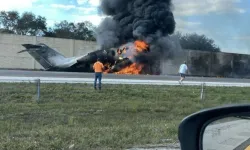 Florida'da dehşet veren kazada uçak otoyola indi: 2 ölü, 3 yaralı