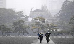 Tokyo'da şiddetli kar yağışı: 160 yaralı, 132 uçuş iptal edildi!