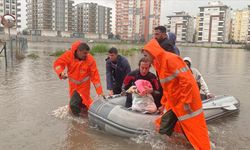 Antalya'da yağış ve selden etkilenen bölgelere yardım çalışmaları başladı