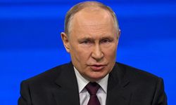 Putin, Moskova'da verdiği röportajda Batı'ya Rusya'nın yenilmez olduğunu ifade etti