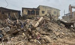 Nijerya'da iki katlı bina çöktü: 5 Kişi hayatını kaybetti