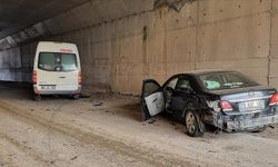 Minibüs ve otomobil çarpıştı: 14 yaralı!