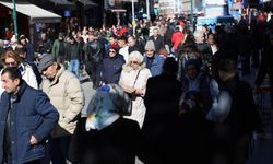 Eskişehir'de kış ortasında yaz yaşandı: Sıcaklık vatandaşları sokaklara döktü