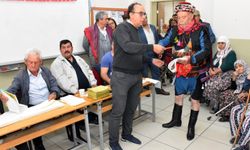 Aydın'da Yörük Efeler Yöresel Kıyafetleriyle Oy Kullandı: "Kültürümüzü Yaşatmak İçin"