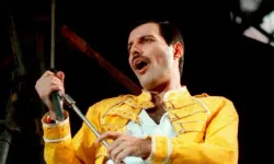 Queen'in efsanesi yaşayacak: Freddie Mercury hologram konserleri!