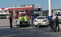 Manavgat'ta ehliyetsiz sürücü kazaya karıştı, polis ekiplerine zor anlar yaşattı