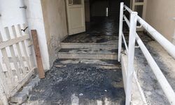 Mamak'ta dehşet: Kimliği belirsiz kişi apartmanı kundakladı