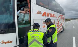 Trafik kontrolünde sıcak anlar: Kadın jandarma ve kadın otobüs kaptanı karşılaştı