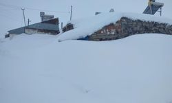 Erzurum'da bahar gelmedi: Düzyurt köyü'nde kar kalınlığı 3 metreyi geçti