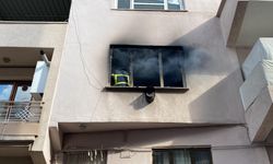 Bursa'da elektrikli battaniyeden çıkan yangın daireyi küle çevirdi!