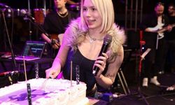 Sahnede Pasta Kesen Aleyna Tilki Doğum Gününü Kutladı