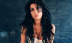 Amy Winehouse'un kişisel eşyaları bir kez daha hayranları tarafından satın alınmak üzere müzayedeye çıkarıldı