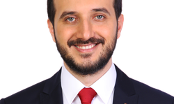 AK Parti'nin en genç belediye başkan adayı Bağcılar'a yeniden aday: Abdullah Özdemir kimdir ?