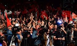 Ekrem İmamoğlu'nun önde götürdüğü seçimde, İstanbul Saraçhane'de kutlamalar başladı!