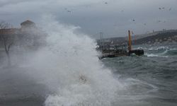 Çanakkale'de bazı deniz seferlerine fırtına engeli!