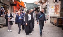 İzmir’in Tarihi Dokusuna Dokunan Aday: Burcu Bostancıoğlu’nun Kemeraltı Ziyareti
