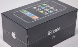 17 yıllık kutusu açılmamış iPhone rekor fiyata satıldı!