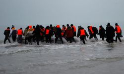 İngiltere'de Göçmen Akını Hız Kesmiyor: Manş Denizi'nde Rekor Sayıda Geçiş