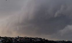 İstanbul'da Gökyüzünde Görülen Görkemli Raf Bulutları: Doğanın İhtişamlı Gösterisi