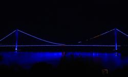 Yavuz Sultan Selim Köprüsü maviye büründü: Kolon kanseri farkındalığı!