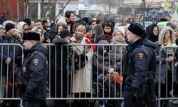 Moskova'da veda: Muhalif lider Navalni son yolculuğuna uğurlanıyor
