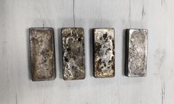 Gümrükte akılalmaz kaçakçılık girişimi: Gümüşleri eriterek cep telefonu şekline getirdiler!