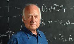 Fizik dünyasının devlerinden Peter Higgs 94 yaşında hayatını kaybetti!