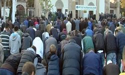 Kosova'da bayram namazı kılındı: Dünyanın dört bir yanında Müslümanlar, Ramazan Bayramı'nı kutluyor