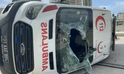 İskenderun'da ambulans ve hafif ticari araç çarpıştı: 2 yaralı!
