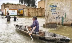 İran'da sel felaketi: 10 Can kaybı, köyler sular altında, timsah uyarısı!