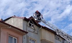 Sakarya'da 3 katlı binanın çatısında yangın: Maddi hasarın meydana geldi!