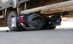 Adıyaman'da feci kaza: Motosiklet sürücüsü kamyonetin altında kaldı