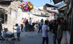 Antakya'da deprem sonrası uzun çarşı: Bayram alışverişi buruk geçiyor!