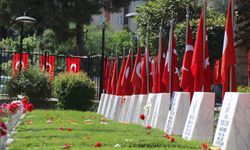 Antalya'da şehitler bayramda da unutulmadı: Buruk bir ziyaret!