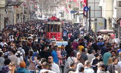 Taksim Meydanı ve İstiklal Caddesi bayramda doldu taştı