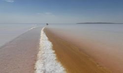 Tuz Gölü pembe renk aldı...| Meksika'lı turist: "Dünyanın başka yerinde böyle bir şey görmedim!"