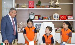 Köşk Belediye Başkanı Nuri Güler, 23 Nisan'da makam koltuğunu çocuklara emanet etti